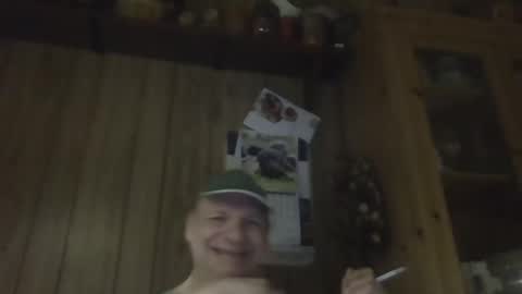 Snapshot of roses2u1958 chatting on 12/18/24, 04:20 roses2u1958 online show from 12/18/24, 04:20