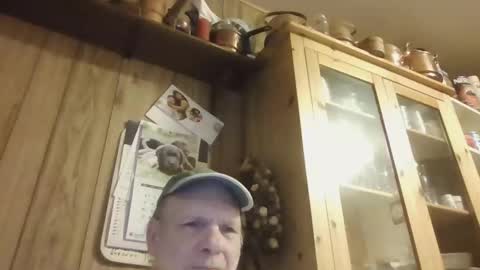 Snapshot of roses2u1958 chatting on 12/23/24, 12:14 roses2u1958 online show from 12/23/24, 12:14