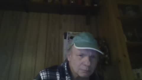 Snapshot of roses2u1958 chatting on 02/02/25, 02:24 roses2u1958 online show from 02/02/25, 02:24