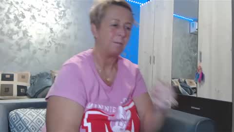Snapshot of roses_and_lillies chatting on 12/21/24, 06:12 Lovepinklilly online show from 12/21/24, 06:12