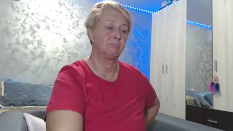 Snapshot of roses_and_lillies chatting on 01/09/25, 06:36 Lovepinklilly online show from 01/09/25, 06:36