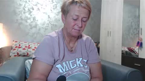 Snapshot of roses_and_lillies chatting on 01/28/25, 06:28 Lovepinklilly online show from 01/28/25, 06:28