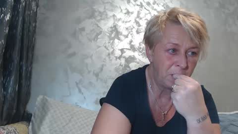 Snapshot of roses_and_lillies chatting on 02/18/25, 03:54 Lovepinklilly online show from 02/18/25, 03:54