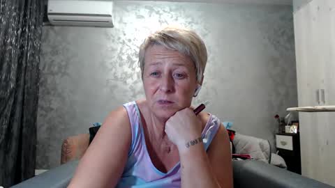Snapshot of roses_and_lillies chatting on 03/12/25, 06:33 Lovepinklilly online show from 03/12/25, 06:33