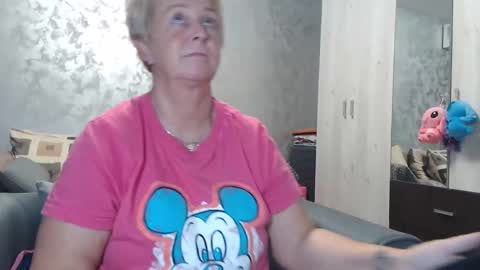 Snapshot of roses_and_lillies chatting on 10/11/25, 04:49 Lovepinklilly online show from 10/11/25, 04:49