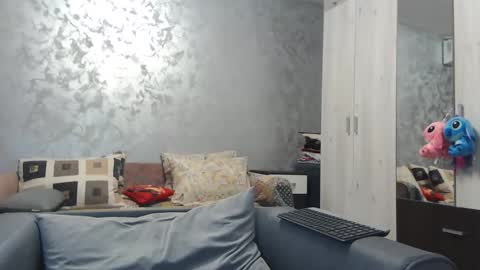 Snapshot of roses_and_lillies chatting on 10/16/25, 06:31 Lovepinklilly online show from 10/16/25, 06:31