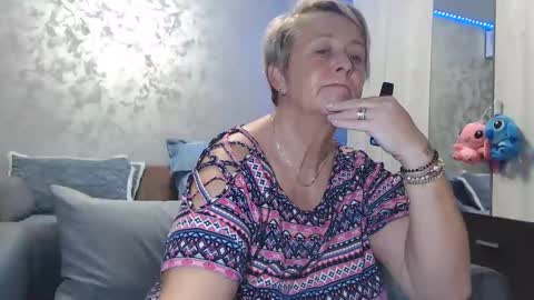 Snapshot of roses_and_lillies chatting on 11/28/25, 05:59 Lovepinklilly online show from 11/28/25, 05:59