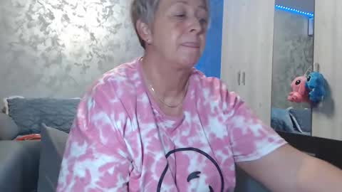 Snapshot of roses_and_lillies chatting on 11/29/25, 05:49 Lovepinklilly online show from 11/29/25, 05:49