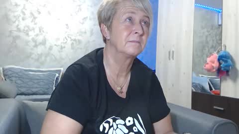 Snapshot of roses_and_lillies chatting on 12/02/25, 06:14 Lovepinklilly online show from 12/02/25, 06:14