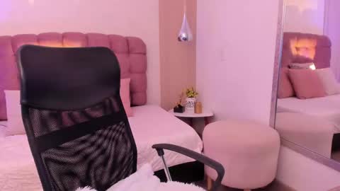 Snapshot of rosetaylorla chatting on 05/26/26, 12:56 Rose Taylor online show from 05/26/26, 12:56