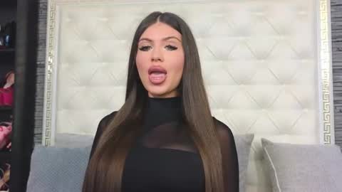 Snapshot of rosevanessa chatting on 09/18/25, 06:04 Gabriela online show from 09/18/25, 06:04