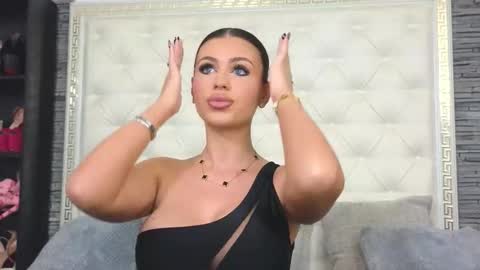 Snapshot of rosevanessa chatting on 10/14/25, 06:25 Gabriela online show from 10/14/25, 06:25