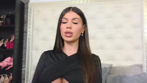 Snapshot of rosevanessa chatting on 10/20/25, 06:03 Gabriela online show from 10/20/25, 06:03