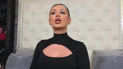 Snapshot of rosevanessa chatting on 11/26/25, 07:31 Gabriela online show from 11/26/25, 07:31