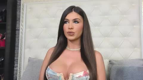 Snapshot of rosevanessa chatting on 11/27/25, 08:05 Gabriela online show from 11/27/25, 08:05