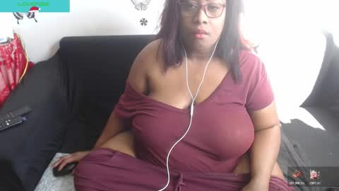 Snapshot of rosexmary chatting on 12/13/25, 07:53 LAURA online show from 12/13/25, 07:53