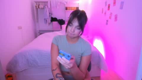 Roshelle online show from 02/11/25, 04:13