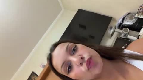 Snapshot of roshelle_xxx chatting on 06/26/26, 06:45 Roshelle online show from 06/26/26, 06:45