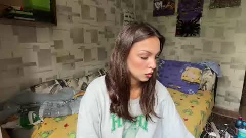Snapshot of roshelle_xxx chatting on 07/06/26, 06:54 Roshelle online show from 07/06/26, 06:54