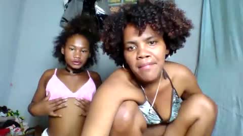 Snapshot of rosia22 chatting on 09/21/25, 01:29 rosia22 online show from 09/21/25, 01:29