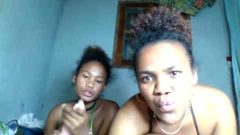 Snapshot of rosia22 chatting on 09/22/25, 11:51 rosia22 online show from 09/22/25, 11:51