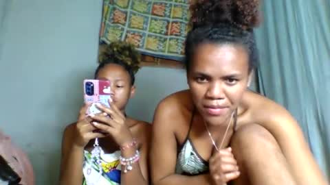 Snapshot of rosia22 chatting on 09/25/25, 06:44 rosia22 online show from 09/25/25, 06:44