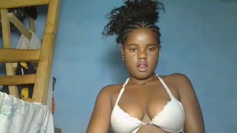 Snapshot of rosia22 chatting on 11/04/25, 11:09 rosia22 online show from 11/04/25, 11:09