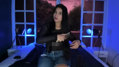 Snapshot of rosie_chell chatting on 05/25/26, 11:49 Rosie online show from 05/25/26, 11:49