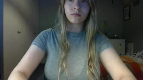 Snapshot of rosie_june chatting on 11/07/25, 08:14 Rosie online show from 11/07/25, 08:14