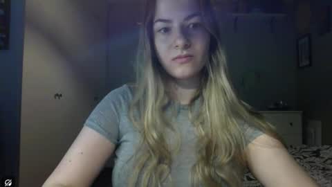 Snapshot of rosie_june chatting on 11/12/25, 08:04 Rosie online show from 11/12/25, 08:04