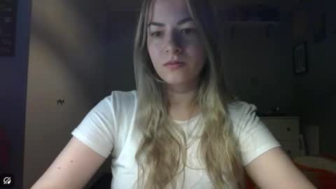 Snapshot of rosie_june chatting on 11/19/25, 08:14 Rosie online show from 11/19/25, 08:14