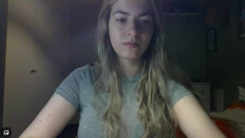 Snapshot of rosie_june chatting on 12/17/25, 07:58 Rosie online show from 12/17/25, 07:58