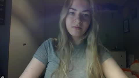 Snapshot of rosie_june chatting on 12/23/25, 07:50 Rosie online show from 12/23/25, 07:50