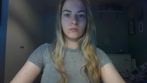 Snapshot of rosie_june chatting on 03/17/26, 07:44 Rosie online show from 03/17/26, 07:44