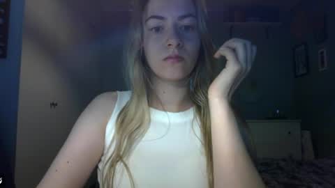 Snapshot of rosie_june chatting on 04/01/26, 06:36 Rosie online show from 04/01/26, 06:36