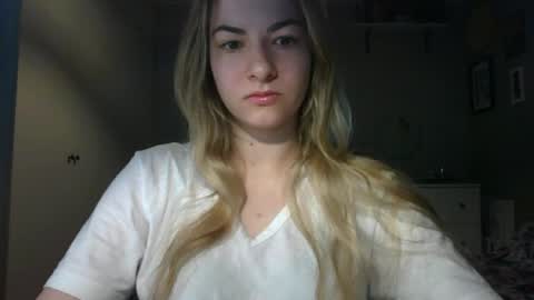 Snapshot of rosie_june chatting on 04/07/26, 06:36 Rosie online show from 04/07/26, 06:36