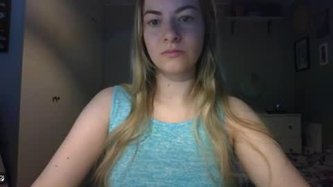 Snapshot of rosie_june chatting on 04/08/26, 06:46 Rosie online show from 04/08/26, 06:46