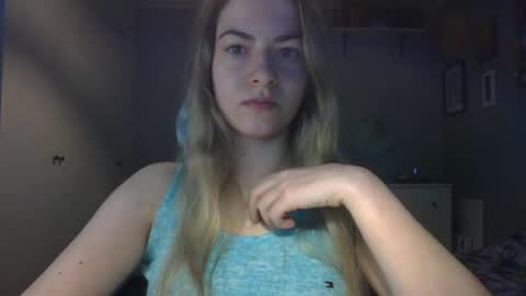 Snapshot of rosie_june chatting on 04/17/26, 07:00 Rosie online show from 04/17/26, 07:00