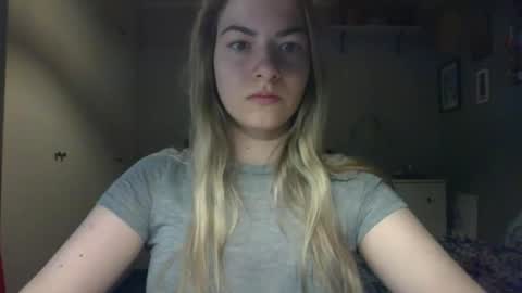 Snapshot of rosie_june chatting on 04/20/26, 06:38 Rosie online show from 04/20/26, 06:38