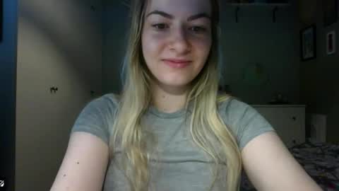 Snapshot of rosie_june chatting on 05/08/26, 07:46 Rosie online show from 05/08/26, 07:46