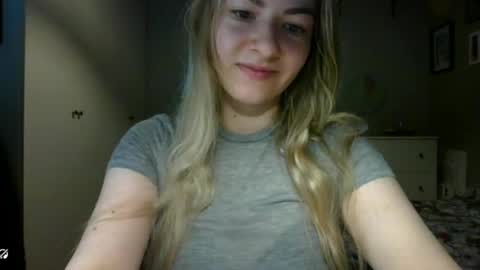 Snapshot of rosie_june chatting on 05/14/26, 07:04 Rosie online show from 05/14/26, 07:04