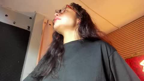 Snapshot of rosse_25 chatting on 10/14/25, 05:47 Would you like to help me with supplementation and sports suits so I can compete in powerlifting  online show from 10/14/25, 05:47