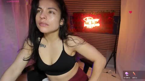 Snapshot of rosse_25 chatting on 11/12/25, 05:13 Would you like to help me with supplementation and sports suits so I can compete in powerlifting online show from 11/12/25, 05:13