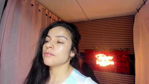 Snapshot of rosse_25 chatting on 11/17/25, 09:37 Would you like to help me with supplementation and sports suits so I can compete in powerlifting online show from 11/17/25, 09:37
