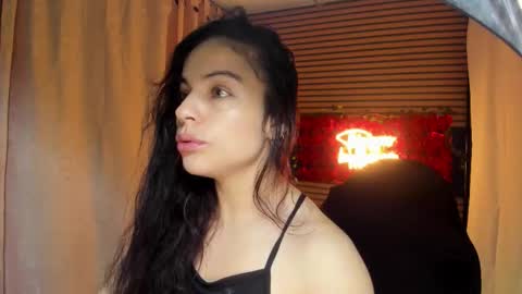 Snapshot of rosse_25 chatting on 11/23/25, 09:20 Would you like to help me with supplementation and sports suits so I can compete in powerlifting online show from 11/23/25, 09:20