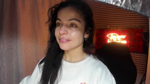 Snapshot of rosse_25 chatting on 11/24/25, 05:34 Would you like to help me with supplementation and sports suits so I can compete in powerlifting online show from 11/24/25, 05:34