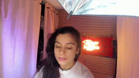 Snapshot of rosse_25 chatting on 12/05/25, 05:20 Would you like to help me with supplementation and sports suits so I can compete in powerlifting online show from 12/05/25, 05:20
