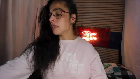 Snapshot of rosse_25 chatting on 01/13/26, 03:17 Would you like to help me with supplementation and sports suits so I can compete in powerlifting online show from 01/13/26, 03:17