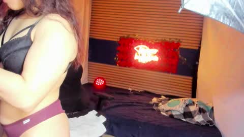 Snapshot of rosse_25 chatting on 02/04/26, 01:17 Would you like to help me with supplementation and sports suits so I can compete in powerlifting online show from 02/04/26, 01:17