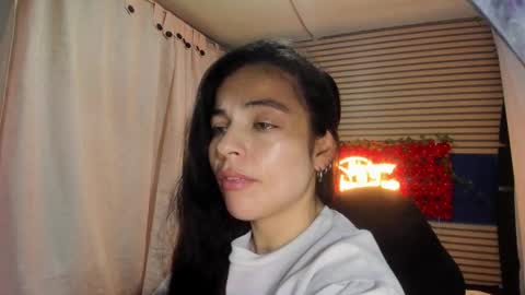 Snapshot of rosse_25 chatting on 02/15/26, 10:25 Would you like to help me with supplementation and sports suits so I can compete in powerlifting online show from 02/15/26, 10:25